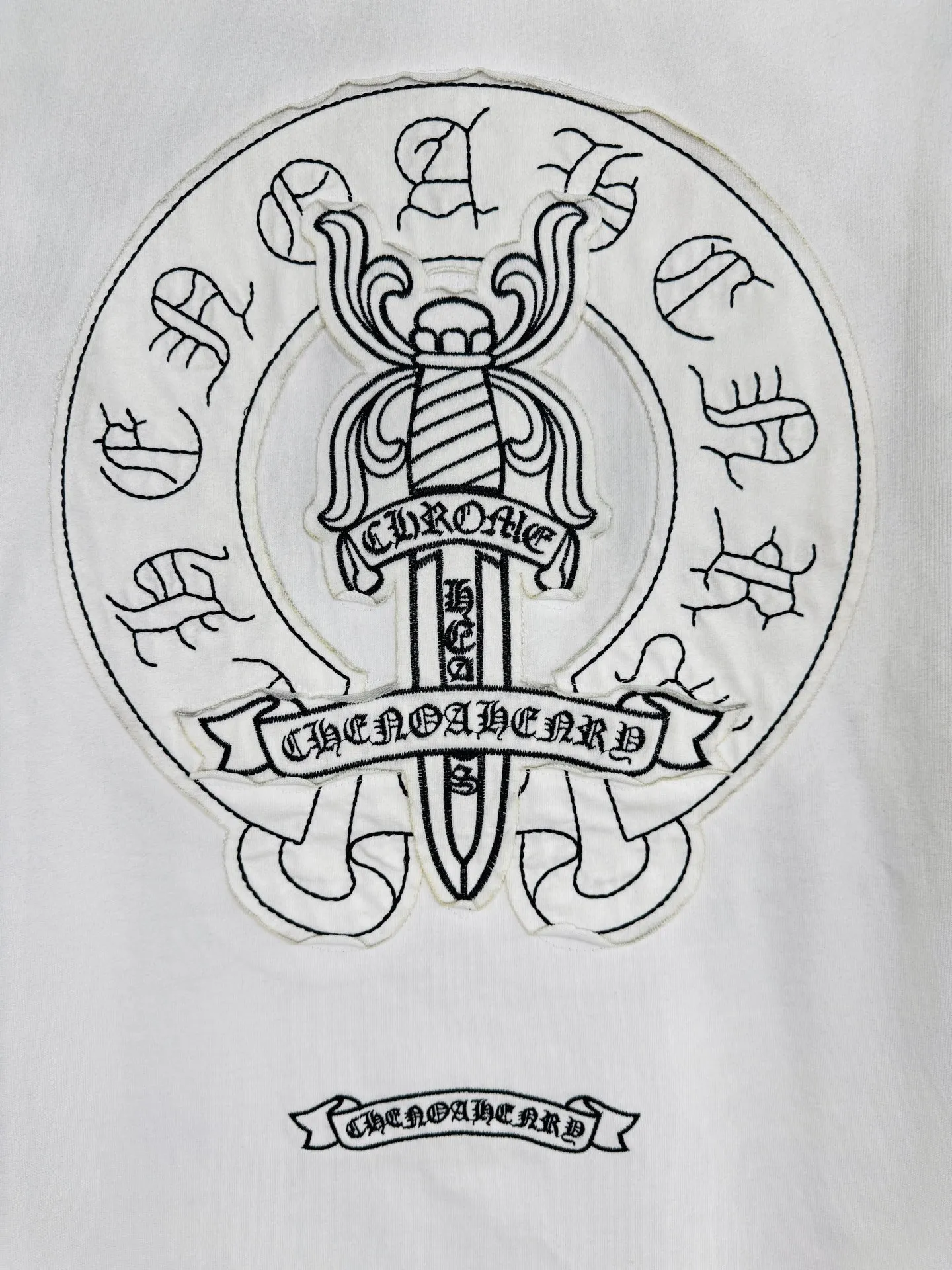 P250 ch high version Chrome Hearts 2025 new autumn and winter cross patch washed spray horse slip long-sleeved T-shirt, fabric: 26 double yarns, 320 grams weight, patch embroidery, heavy wash water ➕ fried color + spray horse slip printing process: patch embroidery, secondary color spray horse slip process Color: black white Size: S M L XL Style number: 5185